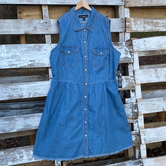 Derek Heart Button Front Sleeveless 